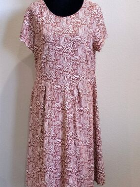 Sea salt Cornwall Leaf-Print Short Sleeve Midi Dress in Terracotta And White